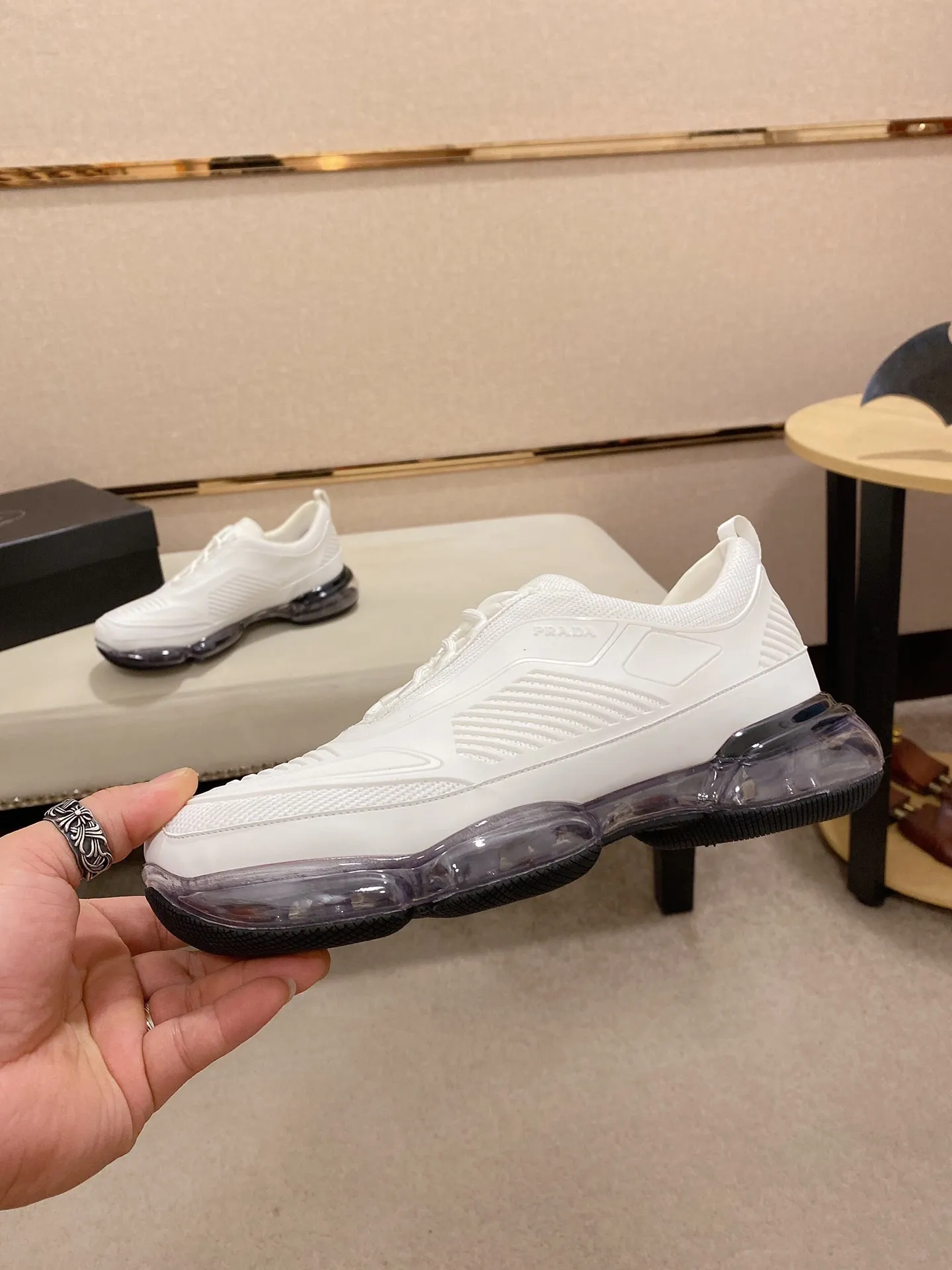 Factory price: 640💰 ✔️✔️✔️High-quality new PRADA counters are launched simultaneously. The new men's shoes and 😘fabric are made of high-tech glue-spraying technology. Lining: Full cowhide lining. 👍🏿 High-end ☄️ air-cushion molded anti-slip rubber outsole, exquisite lines, simple and elegant, comfortable and high-end for leisure travel. Code number: 38 to 45
